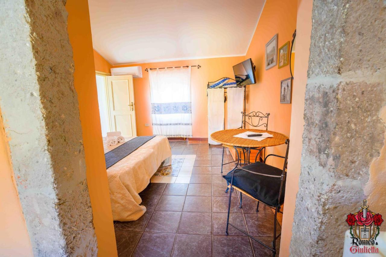 Romeo & Giulietta Rooms Bosa Exterior foto